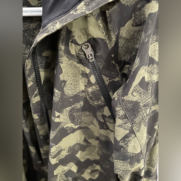 Lululemon Camo Windbreaker Jacket - Picture 3 of 4